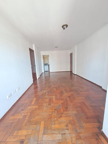 Departamento En Venta 2 Dormitorios Con Balcón. Centro. Sobre Vélez Sarfield
