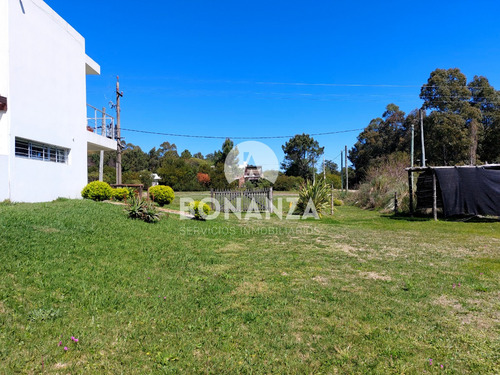 Casa En Punta Colorada - Piriápolis. 600 Metros De La Playa. 6 Personas, 3 Dormitorios, 2 Baños.