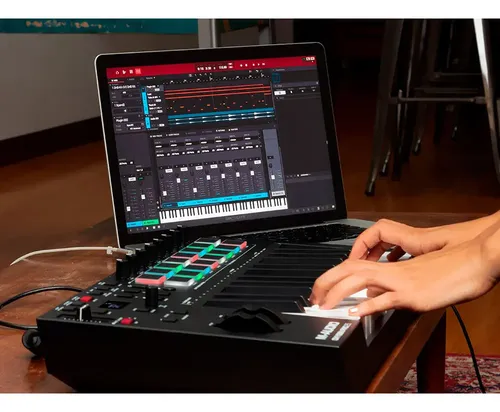 Teclado Controlador M-audio Oxygen Pro 25 Midi Usb 25 Teclas