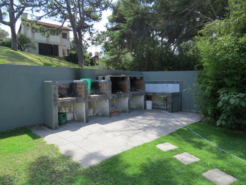 Imagen 11 de 16 de Complejo En Venta Pinamar Mar De Ostende 4 Unidades Amplias+jardin Con Parrilla Cloacas