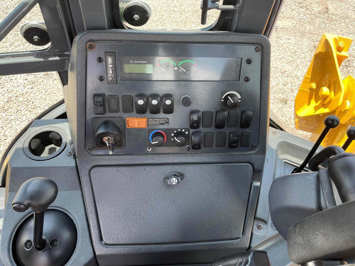 Imagen 10 de 14 de Retroexcavadora Jhon Deere 2012 4x4 Lista Para Trabajar