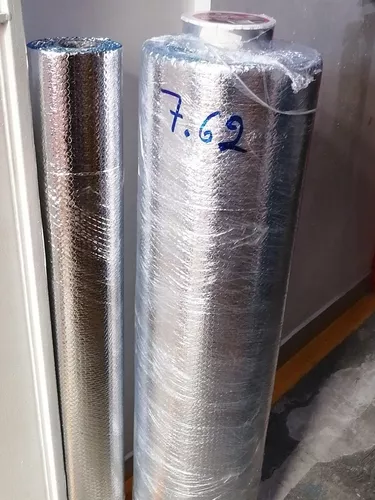 Rollo De Aislante Térmico Con Aluminio 1 1/2 X 1.22 M X 30 M