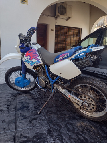 Imagen 2 de 5 de Moto Enduro Suzuki Dr 350 S