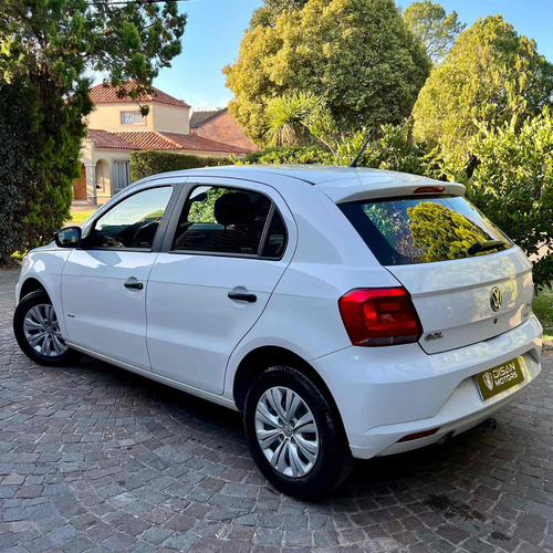 Imagen 6 de 15 de Volkswagen Gol Trend 2017 1.6 Trendline 101cv