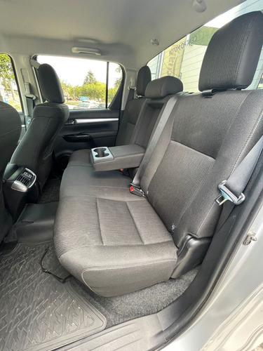 Imagen 14 de 19 de Toyota Hilux Srv 4x2 At