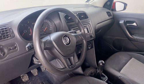 Imagen 10 de 13 de Volkswagen Vento 2017 1.6 Comfortline Mt