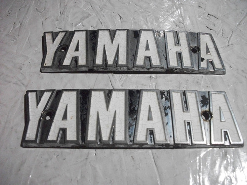 Yamaha Yb 50 Juego Par De Insignias Del Tanque Usadas.