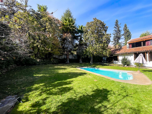 Casa En Venta De 7 Dorm. En Las Condes