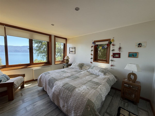 Casa En Venta De 4 Dorm. En Pucón, Los Riscos