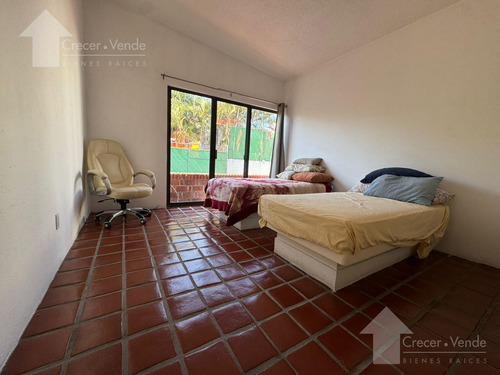 Casa Sola De Dos Niveles En Venta, En Privada Con Vigilancia En Lomas Tetela, Cuernavaca Morelos