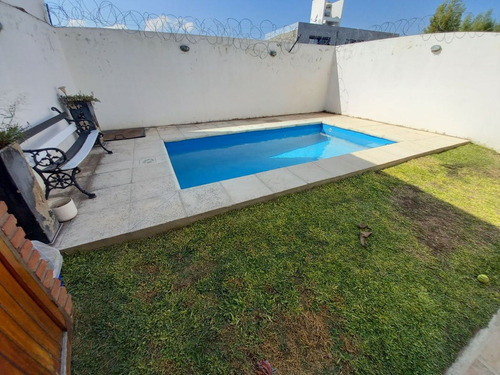 Se Vende Duplex 3 Dormitorios Pileta Poeta Lugones