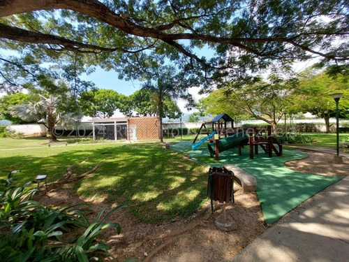 Penthouse ( 2 Niveles/ Amoblado/ Equipado) Venta Buenaventura Suites ( Guarenas) Mls - 24-14332