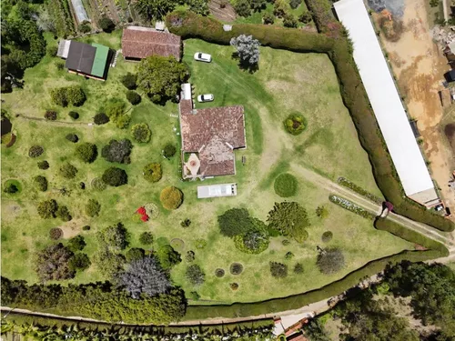 Venta Lote De 19.600 M² En La Ceja Con 3 Viviendas, Sector Chaparral