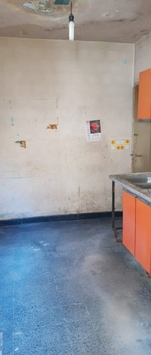 Imagen 6 de 12 de Casa De 5 Ambientes A Refaccionar En Venta - Moron Sur