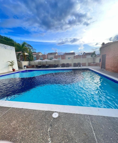 (vf35) Hermoso Townhouse En Altos De Guataparo A La Venta. Al Mejor Precio