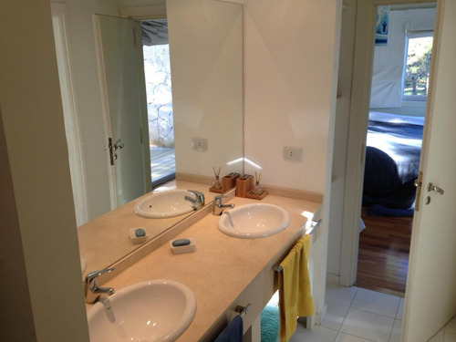Casa 5 Ambientes C/dependencia Y Pileta. La Herradura. Pinamar Venta