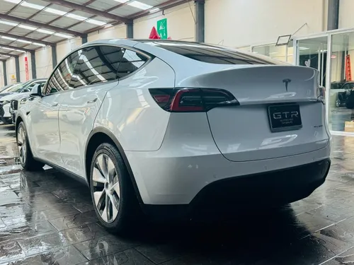 Tesla Model Y Manejo Autonomo 2020