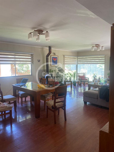 Casa En Venta De 5 Dorm. En La Florida