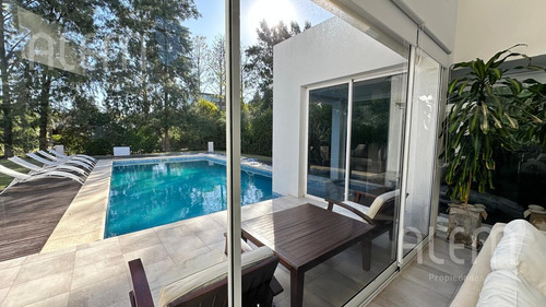 Casa En Venta En Malibu Canning