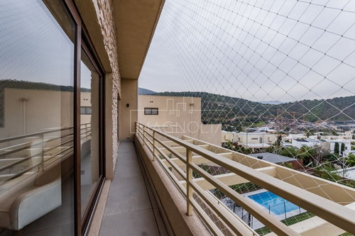 Casa En Venta De 4 Dorm. En Lo Barnechea