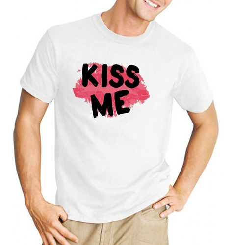 Remera De Hombre Con Frase Kiss Me Labios Pintados Besos