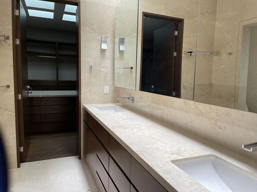 Residencia Espectacular En Paseo De Los Laureles