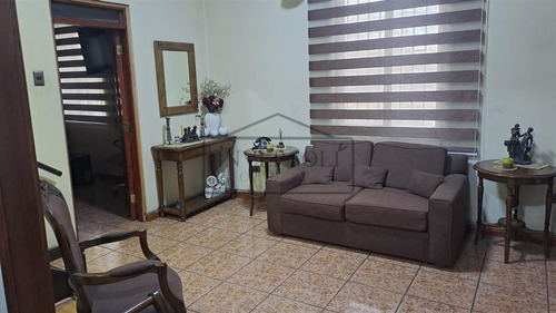 Casa En Venta De 4 Dorm. En Ñuñoa