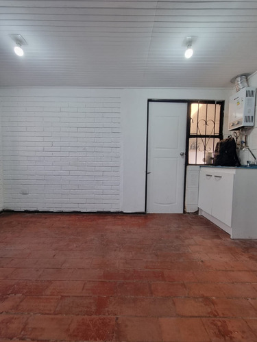 Casa Ubicada En Villa Los Héroes.
