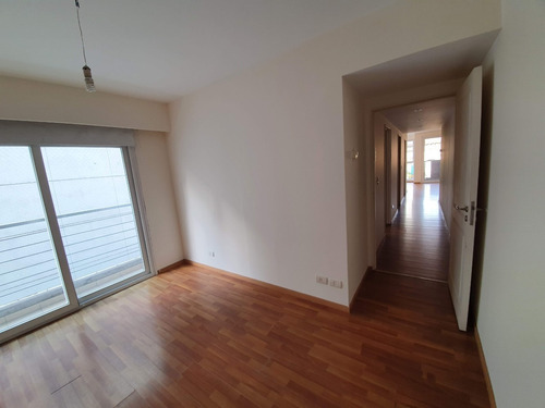 Dueño Vende,3 Amb. Muy Luminosos . 50 Mts De Av. Cordoba .