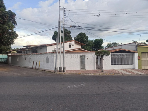 Jip 24-15509. Hermosa Casa En Venta En La Urbanización La Floresta, Estratégicamente Ubicada, Ideal Para Una Familia Numerosa Y El Disfrute De Familiares Y Amigos, Planta Eléctrica. Maracay