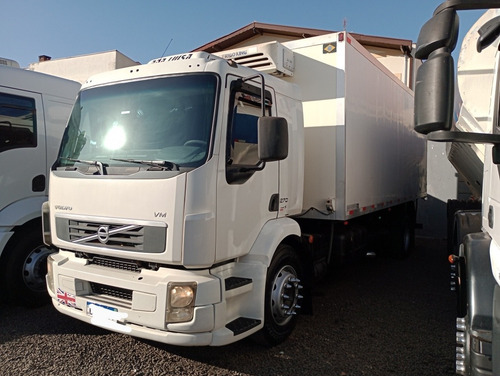 Imagem 9 de 23 de Volvo Vm 270 Toco Com Baú Refrigerado