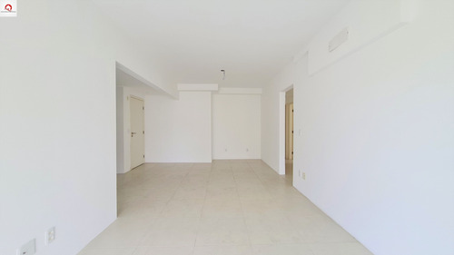 Imagem 6 de 30 de Praia Das Pitangueiras - Calçadão - Guarujá - 3 Dormitórios (1suíte) - Sala Para 3 Ambientes - Varanda Gourmet - 2 Banheiros - Vista Para O Mar - Ap05789 - 69289396