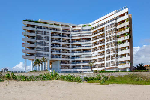 Lujoso Apartamento Frente Al Mar. Playa El Angel
