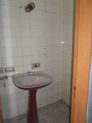 Local 55mts, Con 2 Baños.