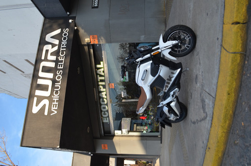 Imagen 10 de 20 de Super Miku Sunra 100km 95km/h Litio Moto Electrica Deportiva