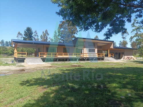 Casa En Venta De 2 Dorm. En Los Lagos