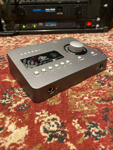 Interface Universal Audio Arrow