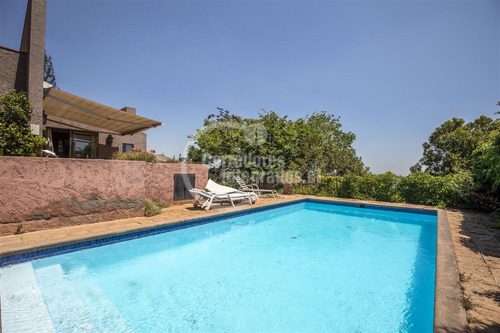 Casa En Venta De 6 Dorm. En Las Condes
