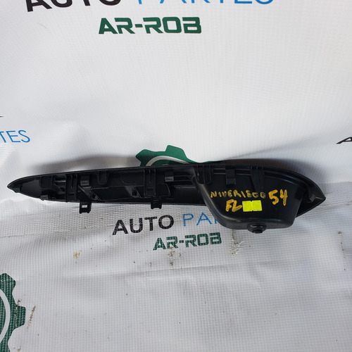 Bisel Control Maestro Nissan Versa Mod. 2012-2018 (Usado)