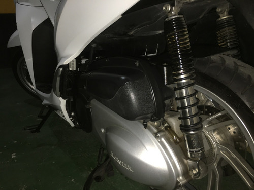 Imagem 12 de 25 de Honda Sh300i 2016 Branco Perolado Em Excelente Estado