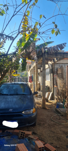 Casa Com 3 Quartos , Sala , Cozinha E Estrutura.