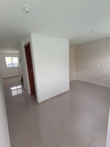 Sobrado Novo Com 2 Suítes E Sacada Ideal Para Morar