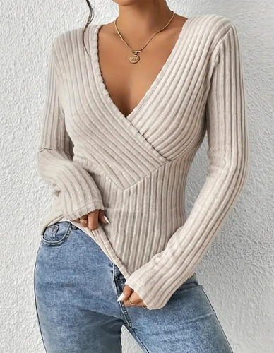 Blusa Feminina Chique De Malha Canelada Com Decote Em V