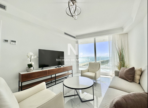 Apartamento En Mansa - Punta Del Este En Venta De 2 Dormitorios.