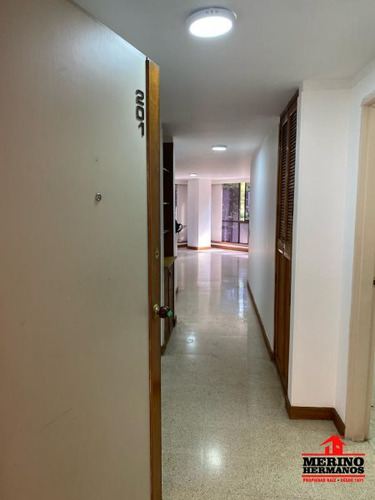 Apartamento En Arriendo En Medellín - Laureles