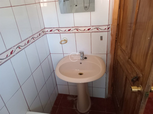De 2 Pisos, 4 Dormitorios En Población Ccu Limache