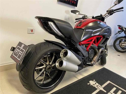 Imagem 7 de 11 de Ducati Diavel Carbon