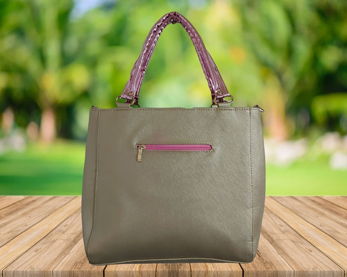 Imagen 5 de 7 de Bolsa De Mano De Dama, De Hello Kitty En Color Dorado 1