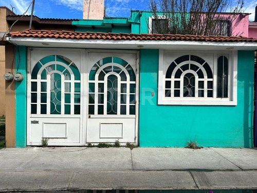 Venta Casa En Paseos Santin, Toluca, México