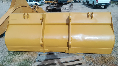 Bote Frontal Retroexcavadora Caterpillar 416c